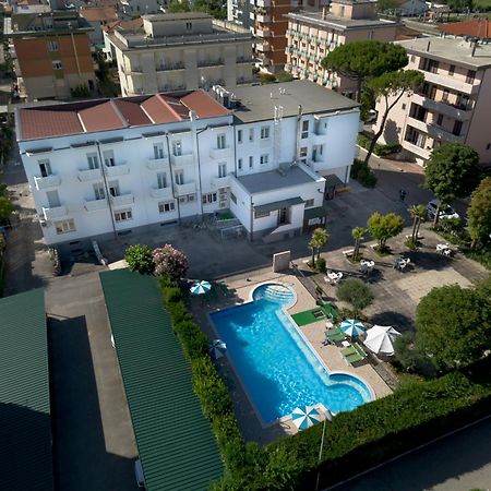 Hotel Vannini Ріміні Екстер'єр фото