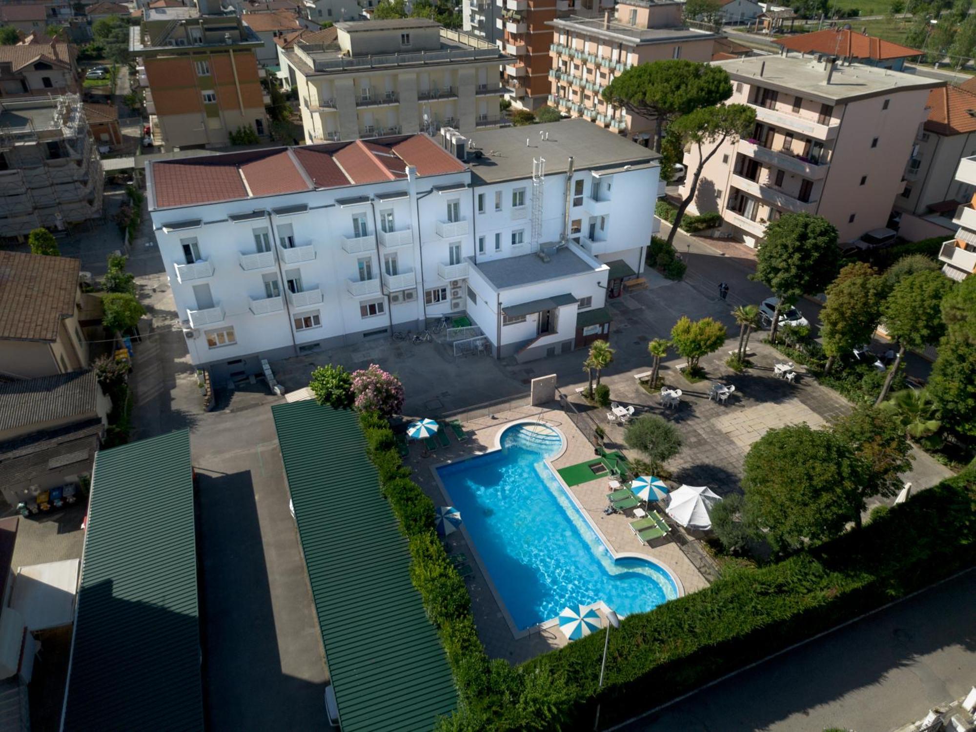 Hotel Vannini Ріміні Екстер'єр фото