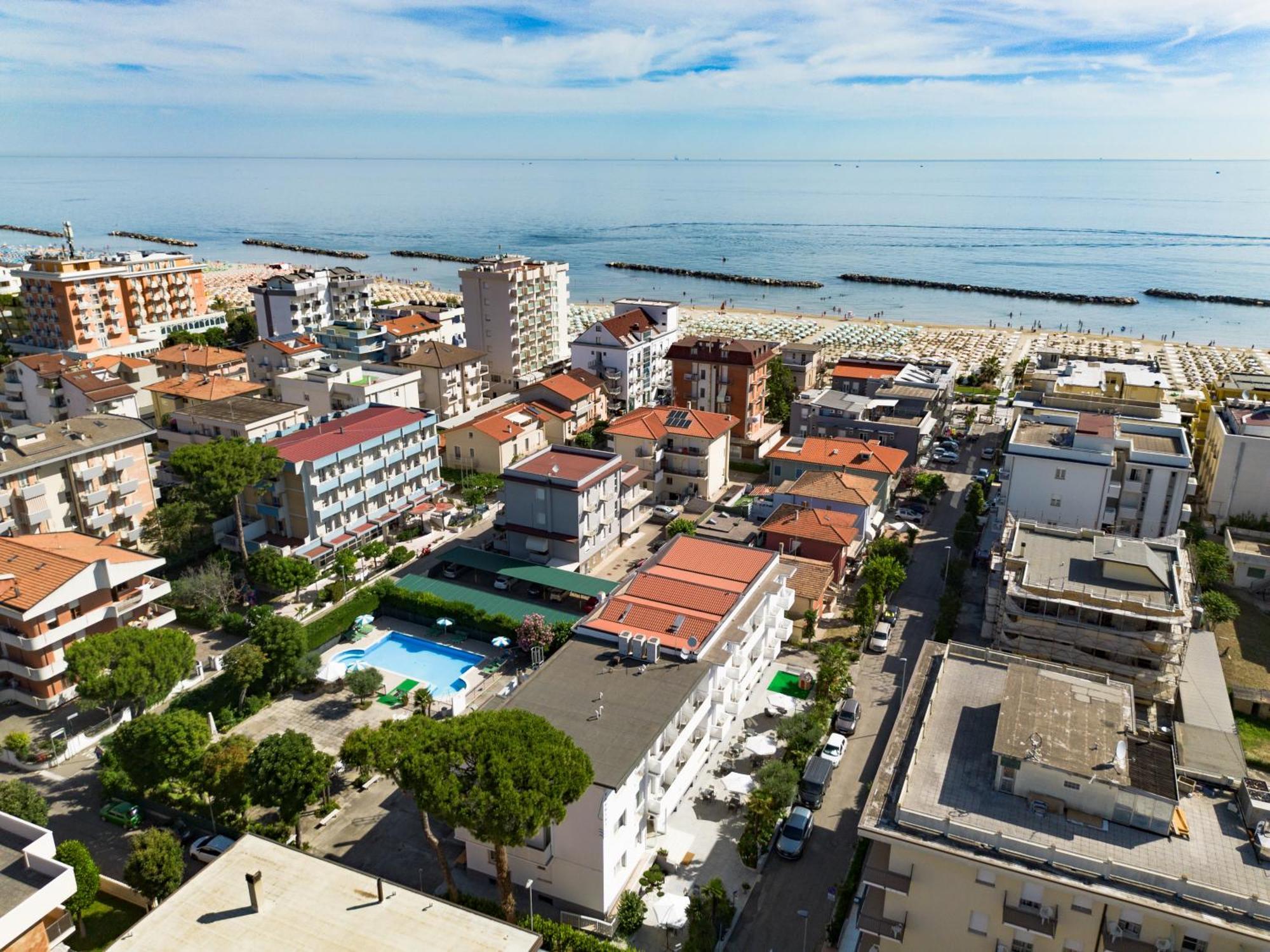 Hotel Vannini Ріміні Екстер'єр фото