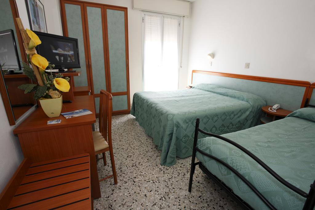 Hotel Vannini Ріміні Номер фото