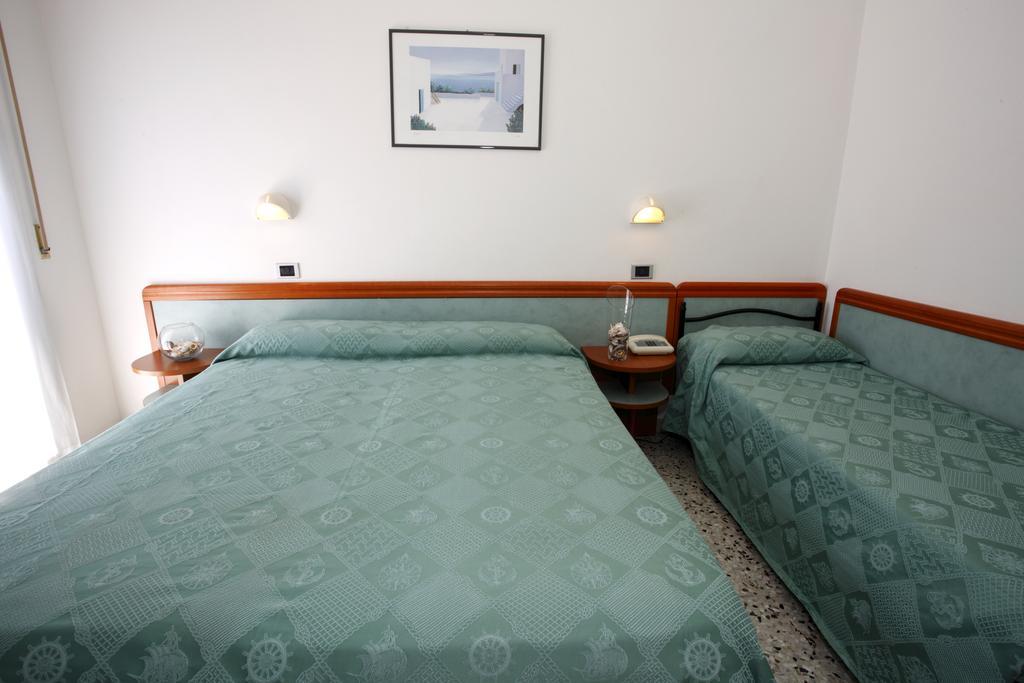 Hotel Vannini Ріміні Номер фото