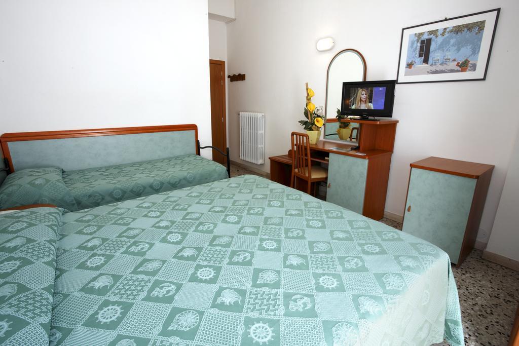 Hotel Vannini Ріміні Номер фото