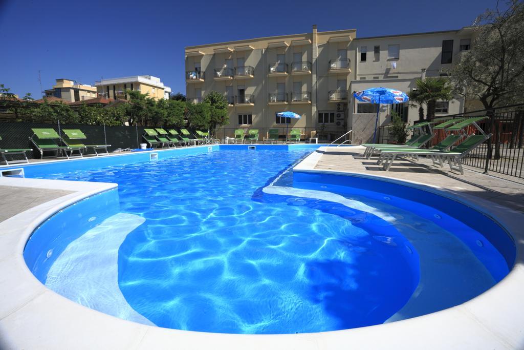 Hotel Vannini Ріміні Екстер'єр фото
